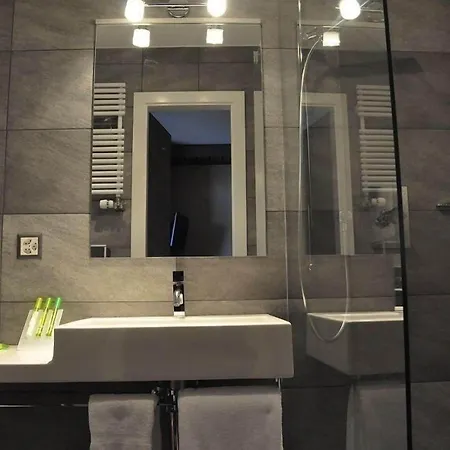 Boutique Art De Vivre & 4*