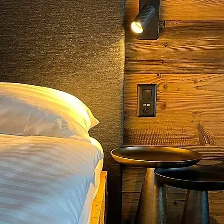 Boutique Art De Vivre & 4*