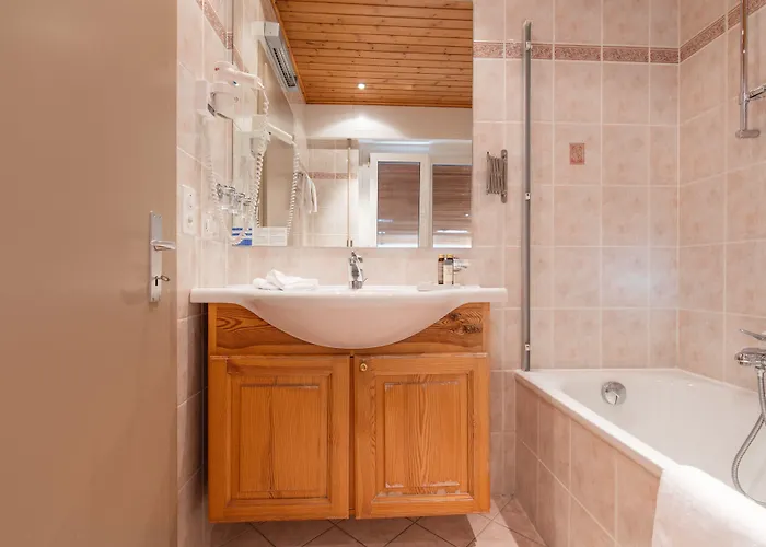 Boutique Art De Vivre & 4*