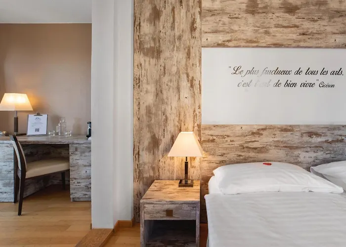 Boutique Art De Vivre & 4*